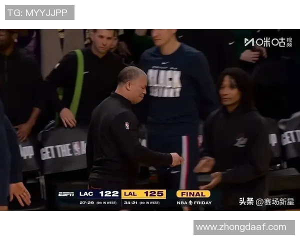 湖人对决快船外网热议赛季首场较量精彩瞬间与球员表现分析