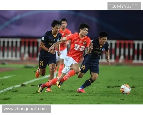 恒大与力帆首发阵容对比分析揭示双方战术布局与关键球员表现